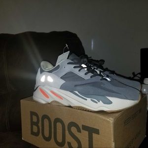yeezy 700 magnet